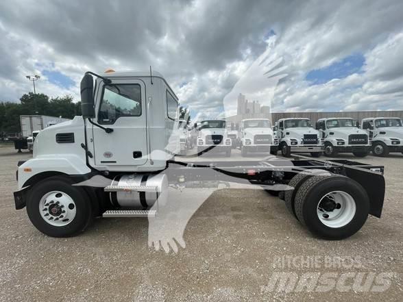Mack MD6 Raamautod