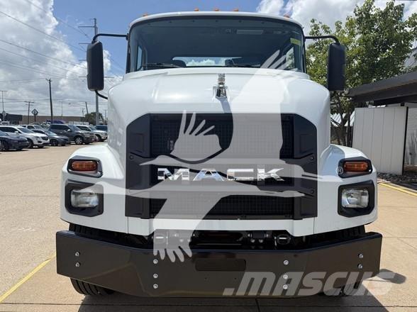 Mack MD6 Raamautod