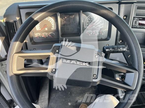 Mack MD6 Muu