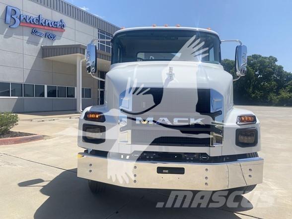 Mack MD6 Raamautod