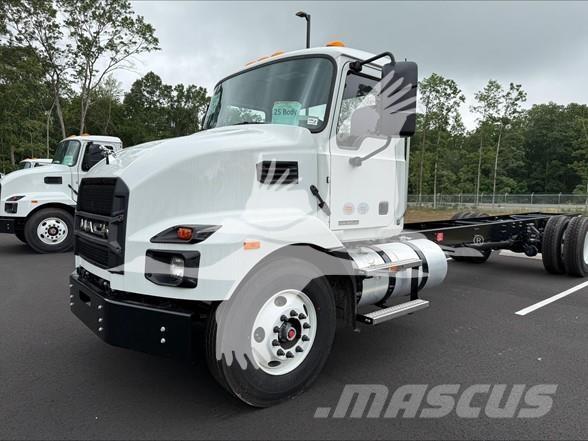 Mack MD6 Raamautod