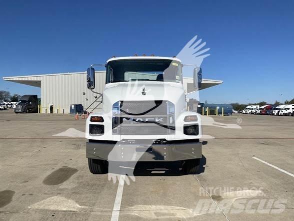 Mack MD7 Raamautod
