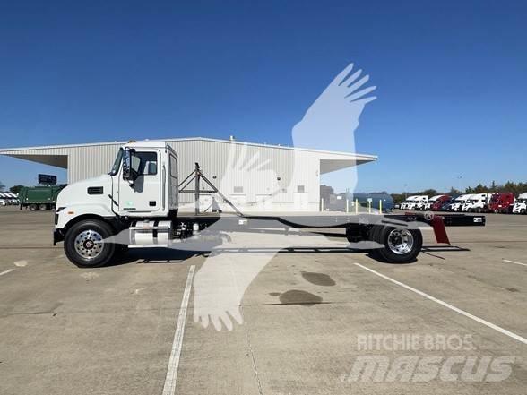 Mack MD7 Raamautod