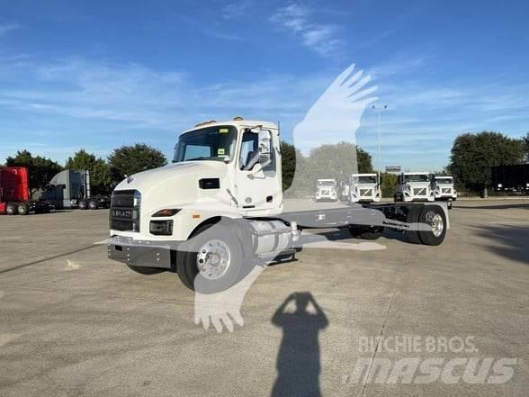 Mack MD7 Raamautod