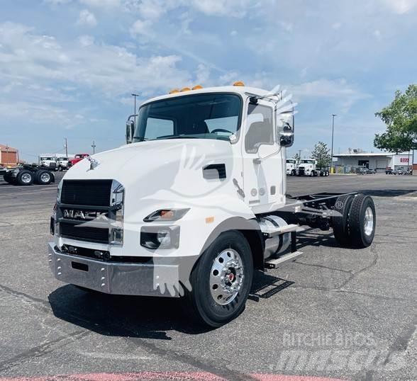 Mack MD7 Raamautod