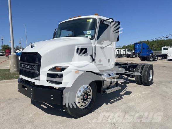 Mack MD7 Raamautod