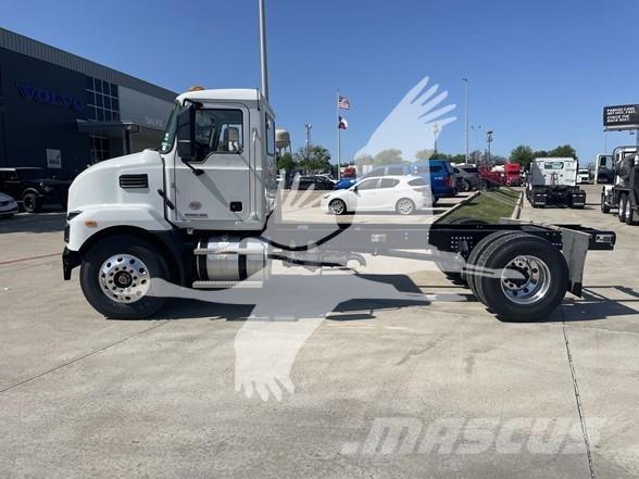 Mack MD7 Raamautod