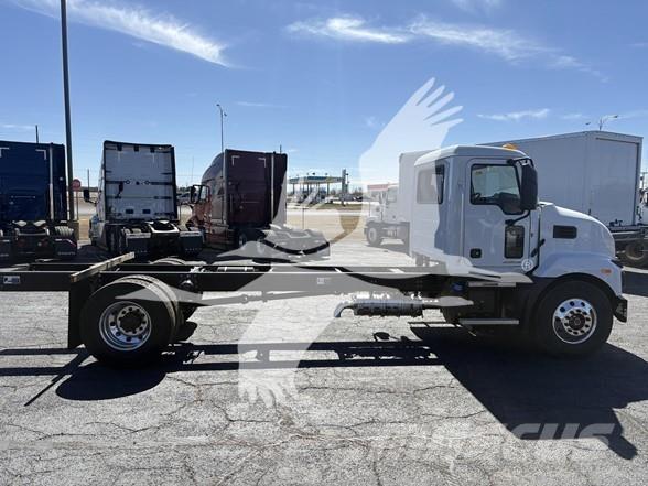 Mack MD7 Raamautod