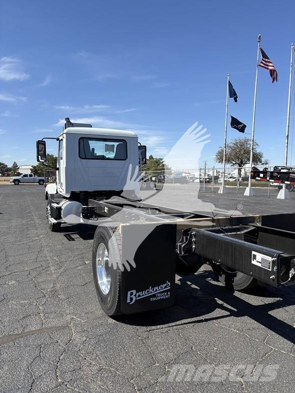 Mack MD7 Raamautod
