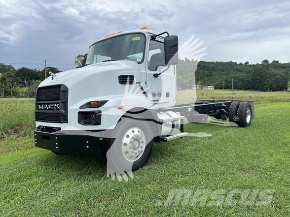 Mack MD7 Raamautod