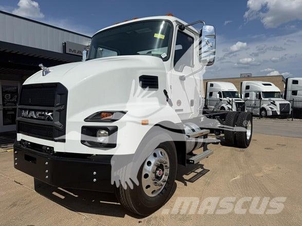 Mack MD7 Raamautod