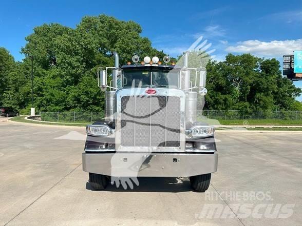 Peterbilt 388 Sadulveokid