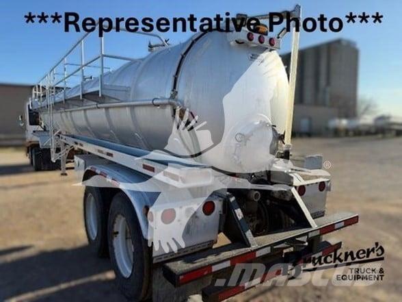 Troxell  Tsistern poolhaagised