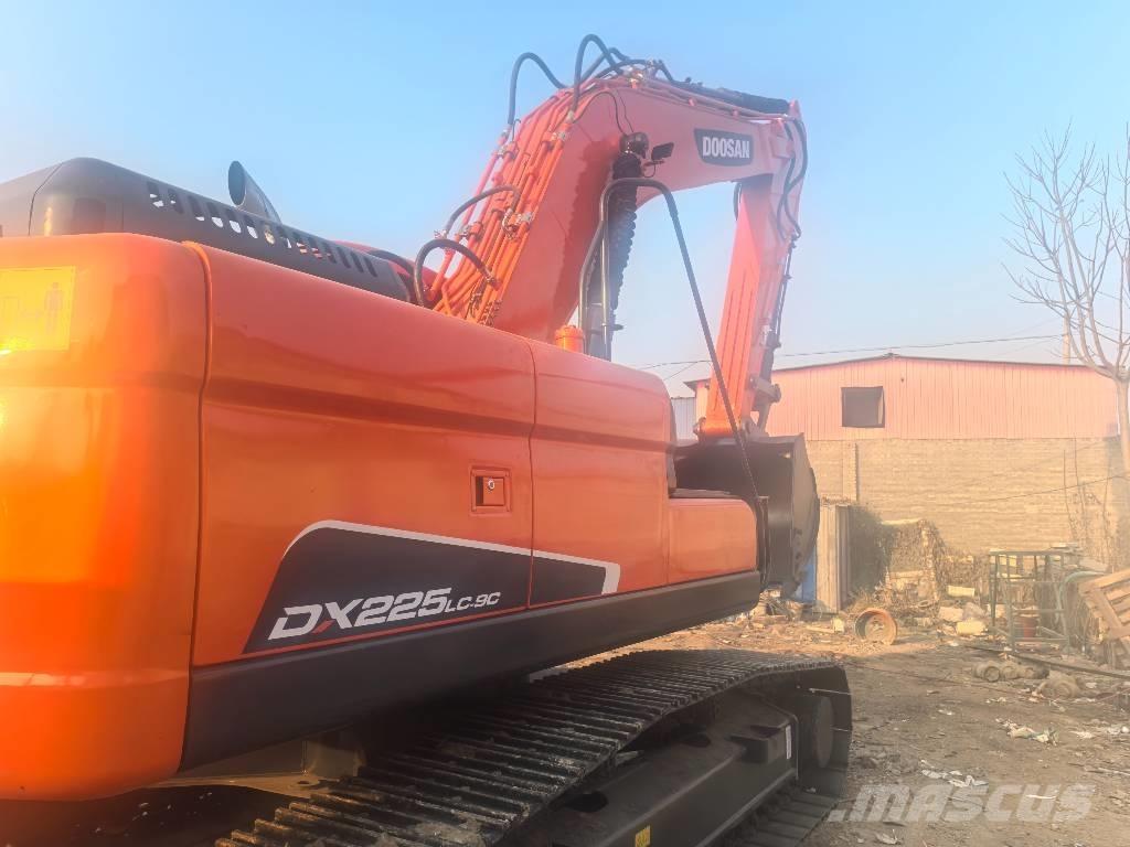 Doosan DX225 Roomikekskavaatorid