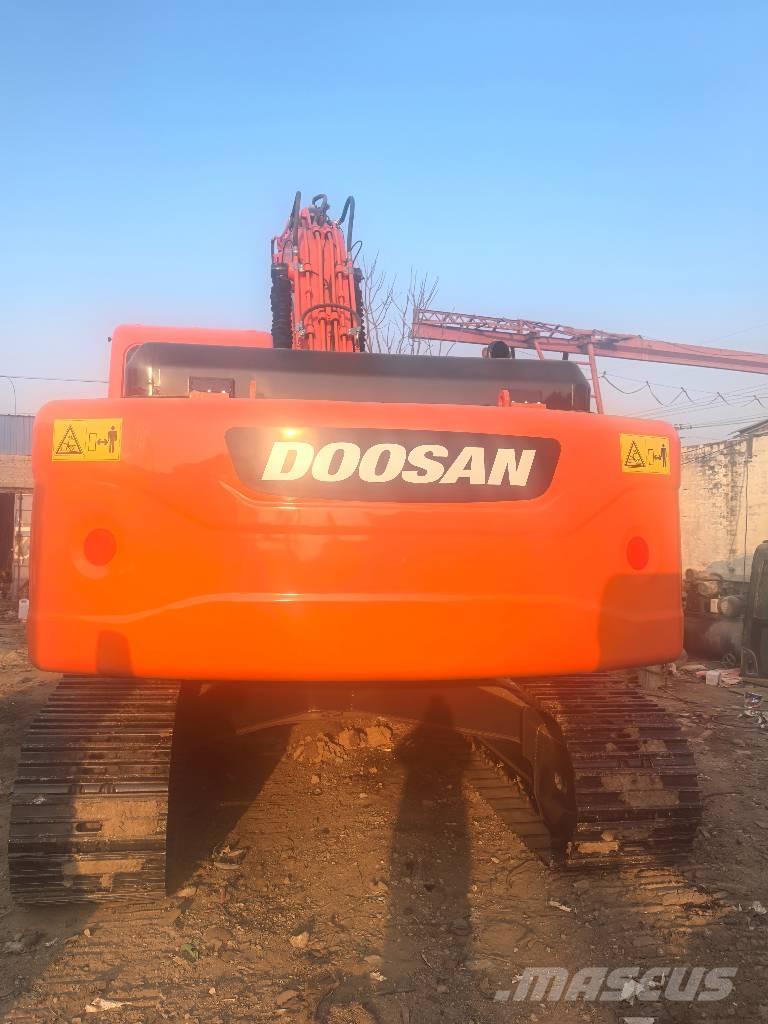 Doosan DX225 Roomikekskavaatorid