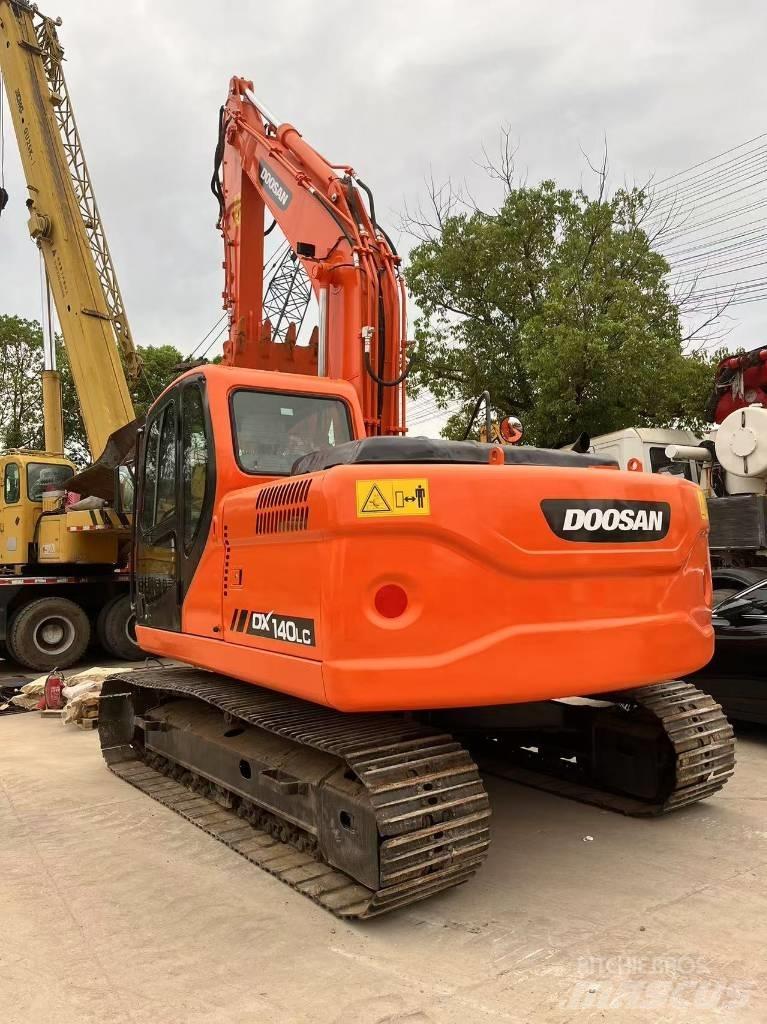 Doosan DX 140 Roomikekskavaatorid