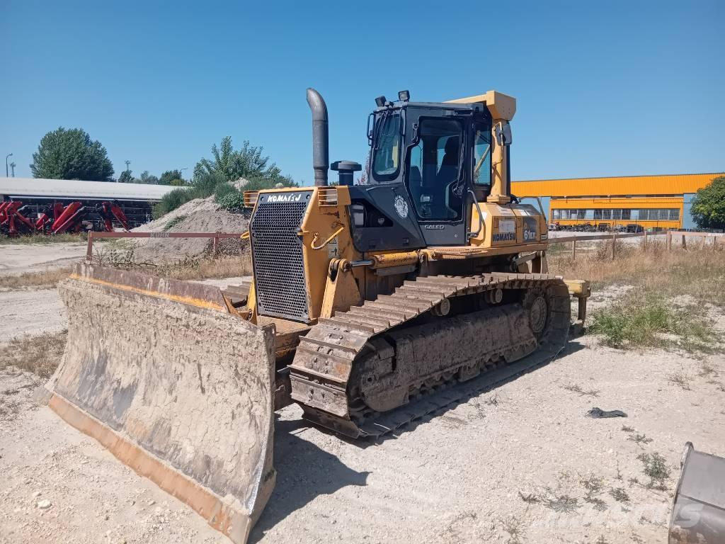 Komatsu D 61 EX-15 Buldooserid
