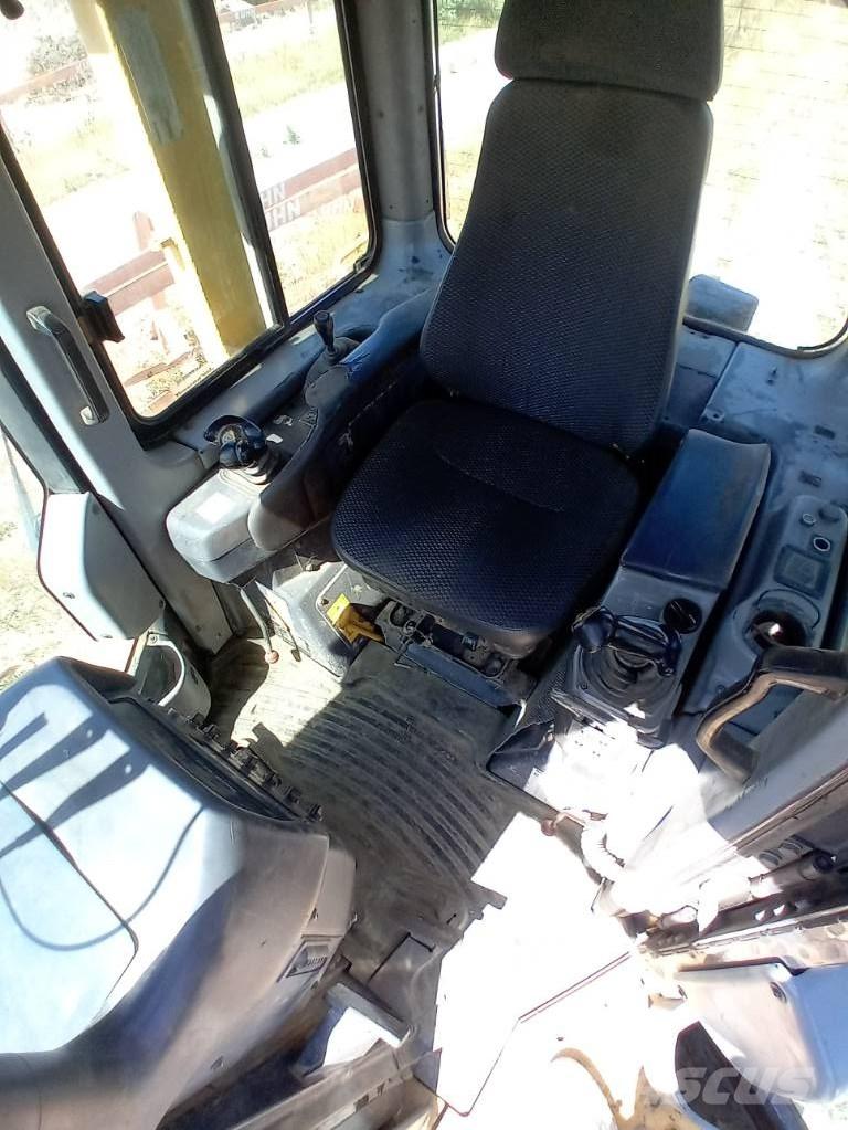 Komatsu D 61 EX-15 Buldooserid