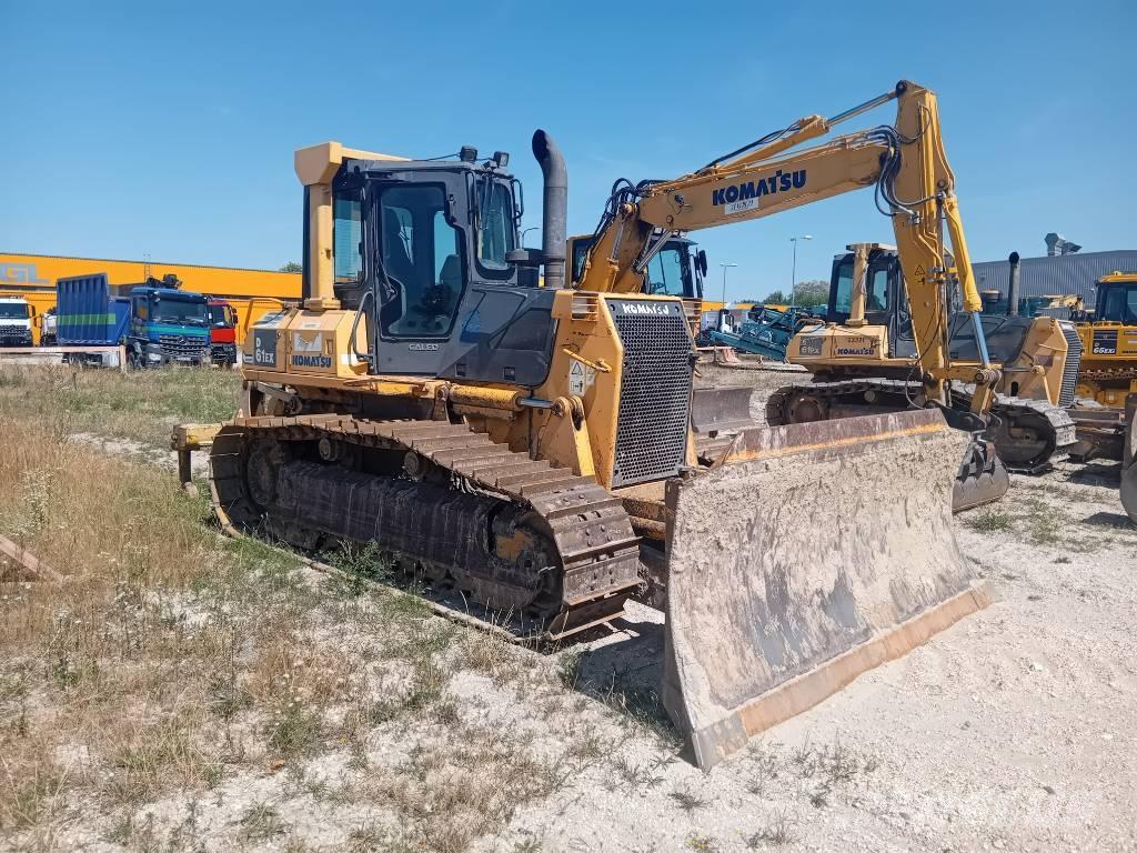 Komatsu D 61 EX-15 Buldooserid