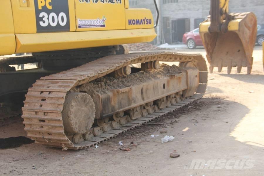Komatsu PC 300-7 Roomikekskavaatorid