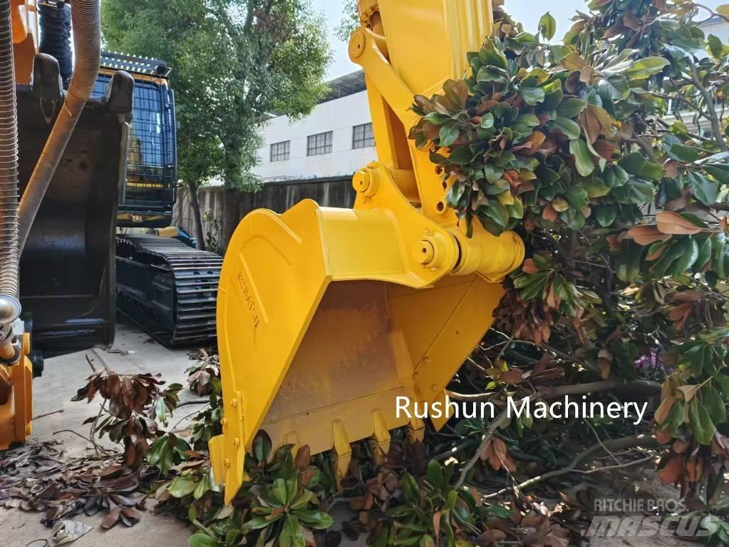 Komatsu PC 220-8 Roomikekskavaatorid