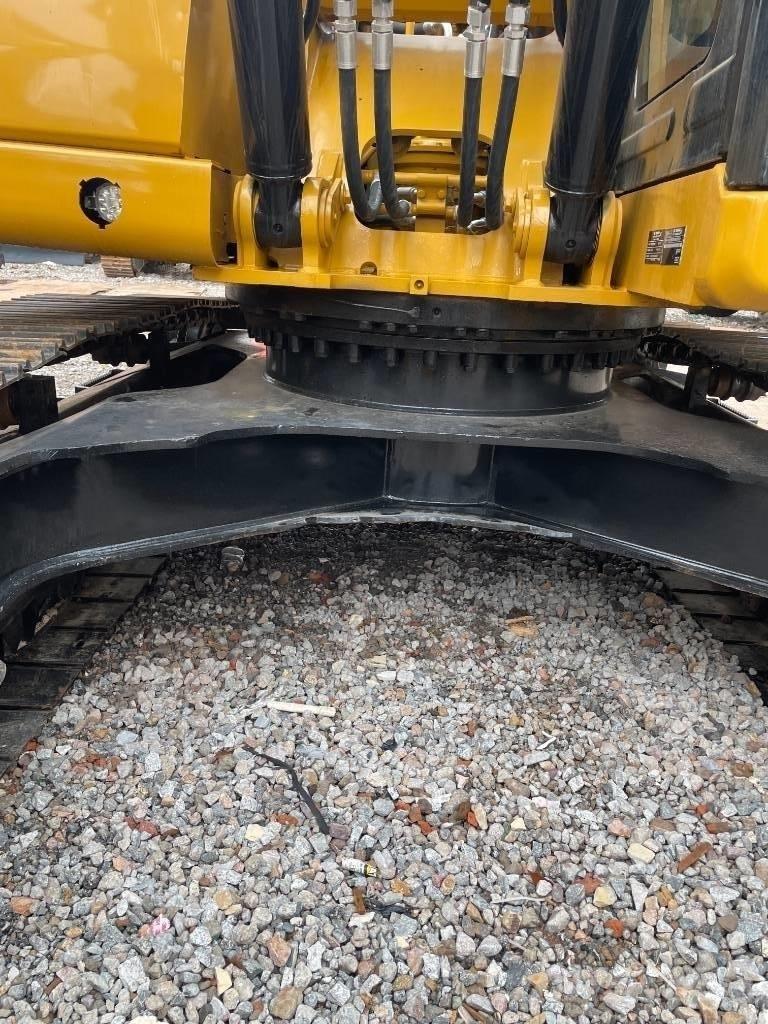 CAT 323GX Väikeekskavaatorid 7t-12t