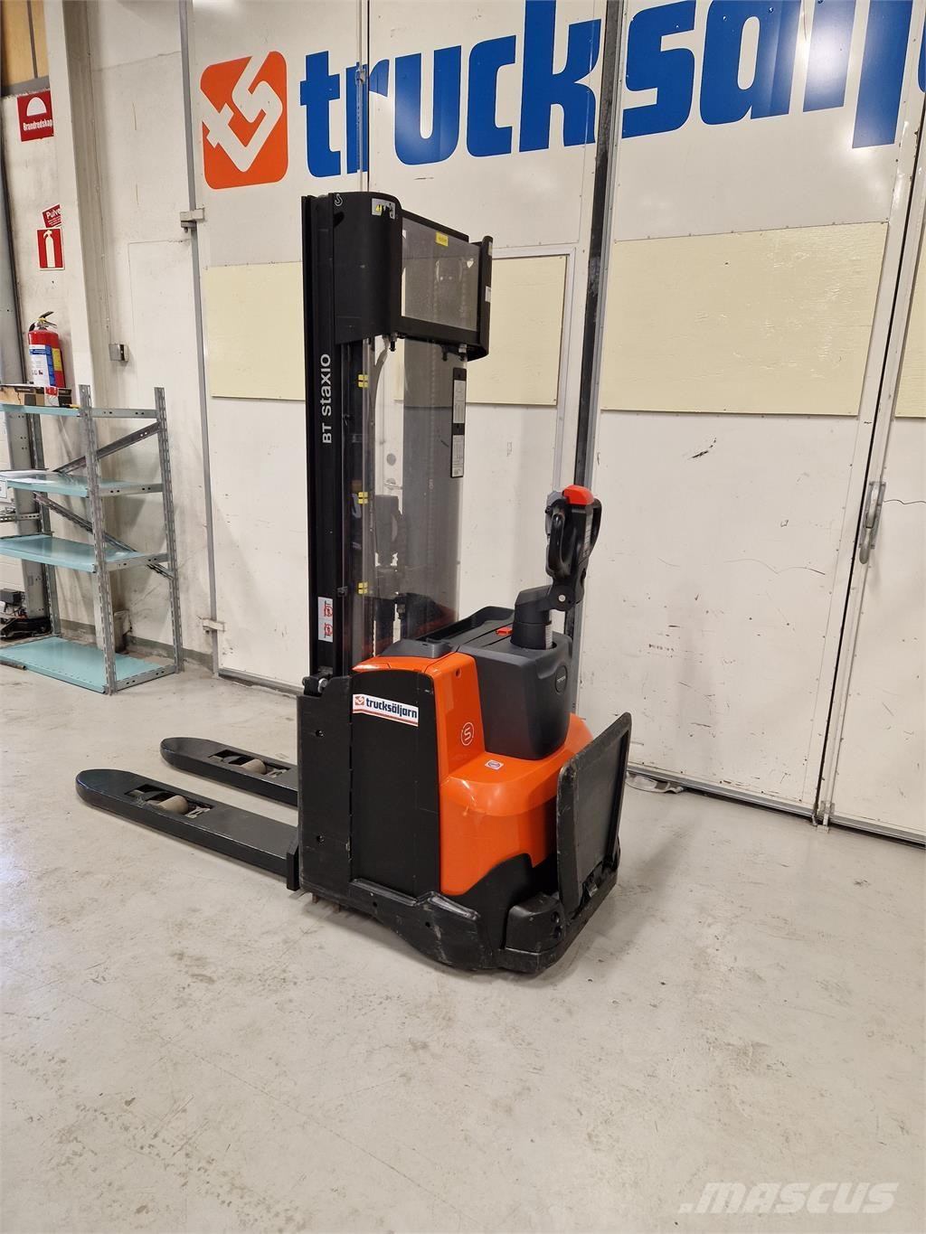 Toyota SWE120L Platvormiga virnastajad