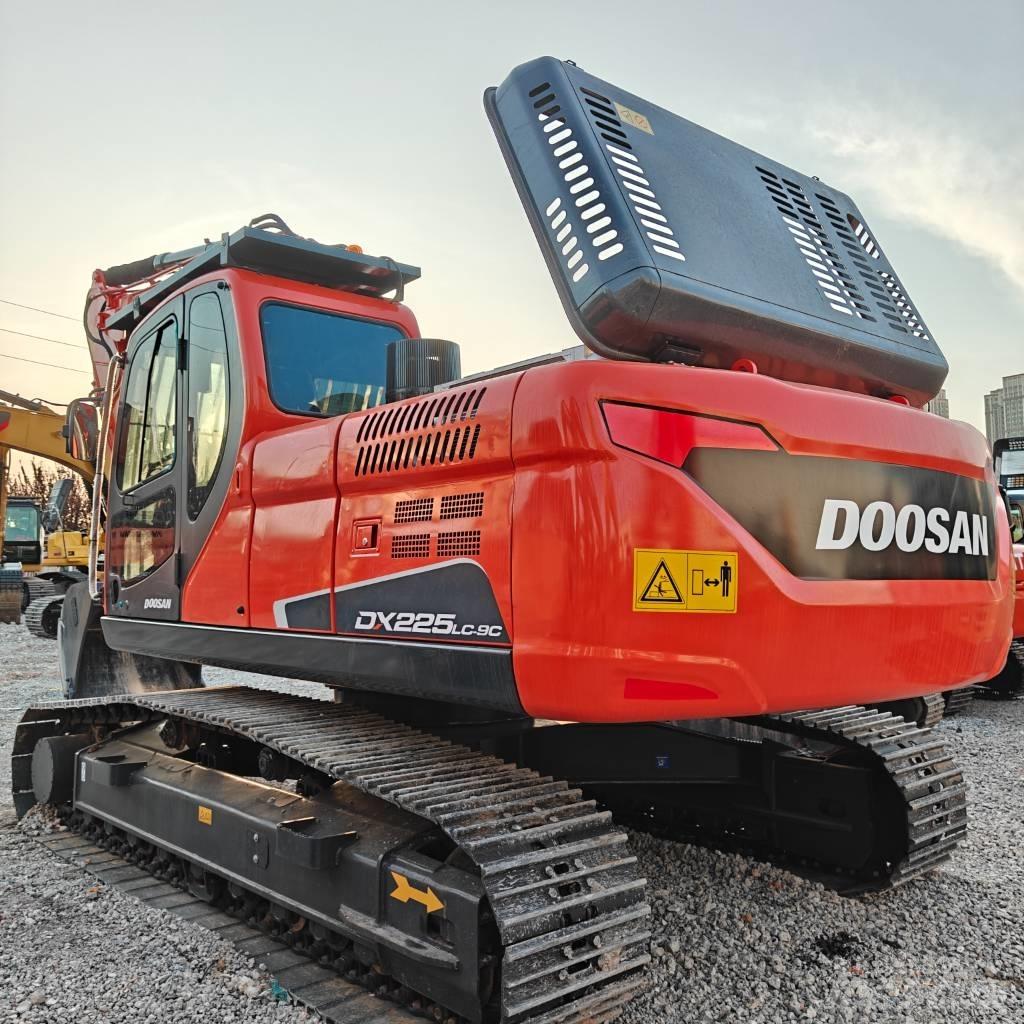 Doosan DX225LC-9C Roomikekskavaatorid