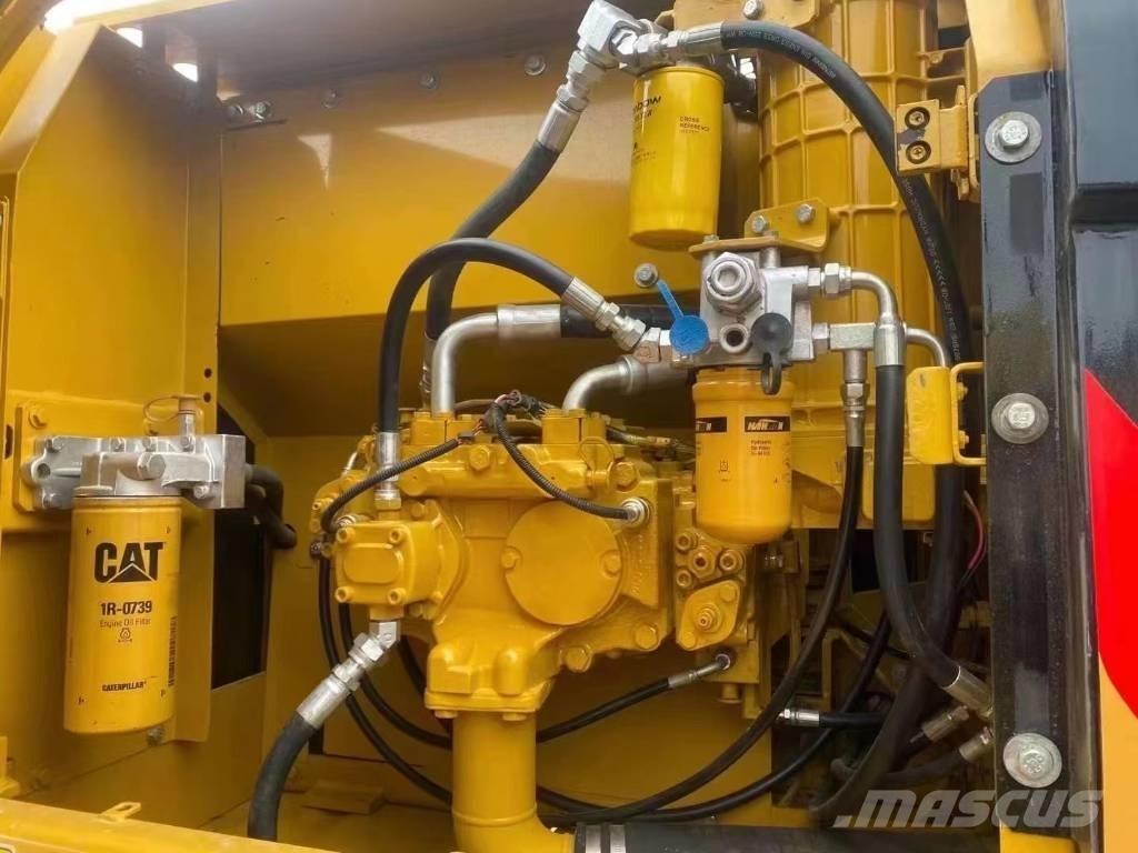 CAT 320d Roomikekskavaatorid