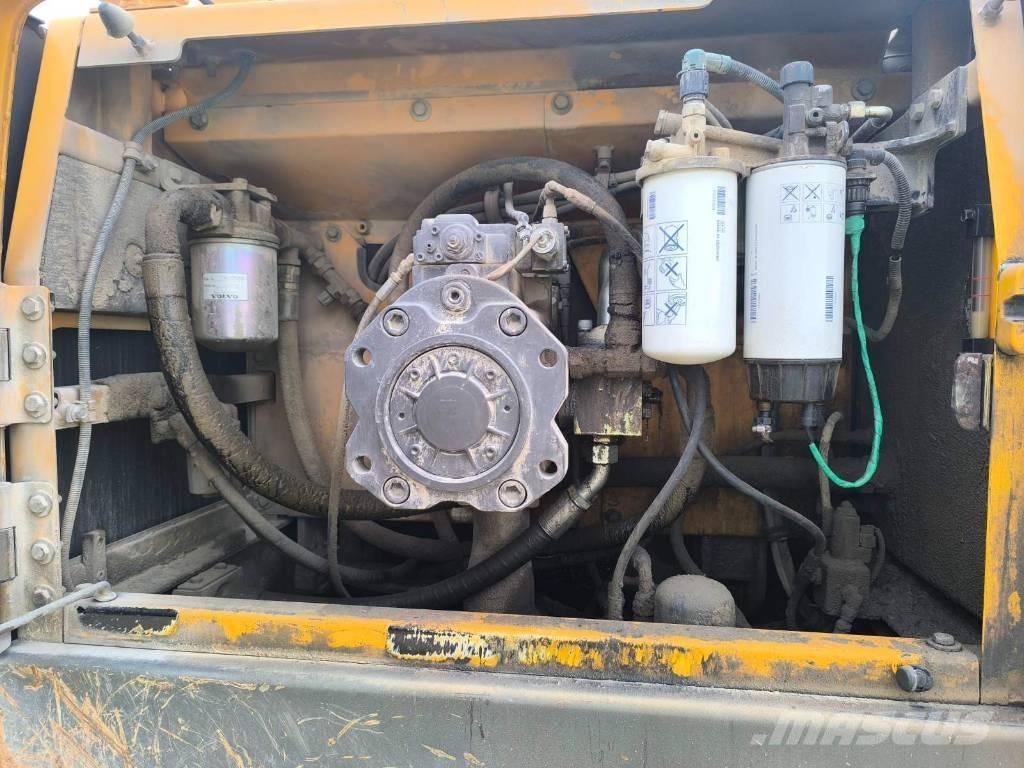 Volvo EC460CL Roomikekskavaatorid