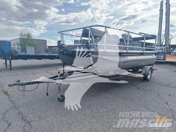  PONTOON BOAT Muu