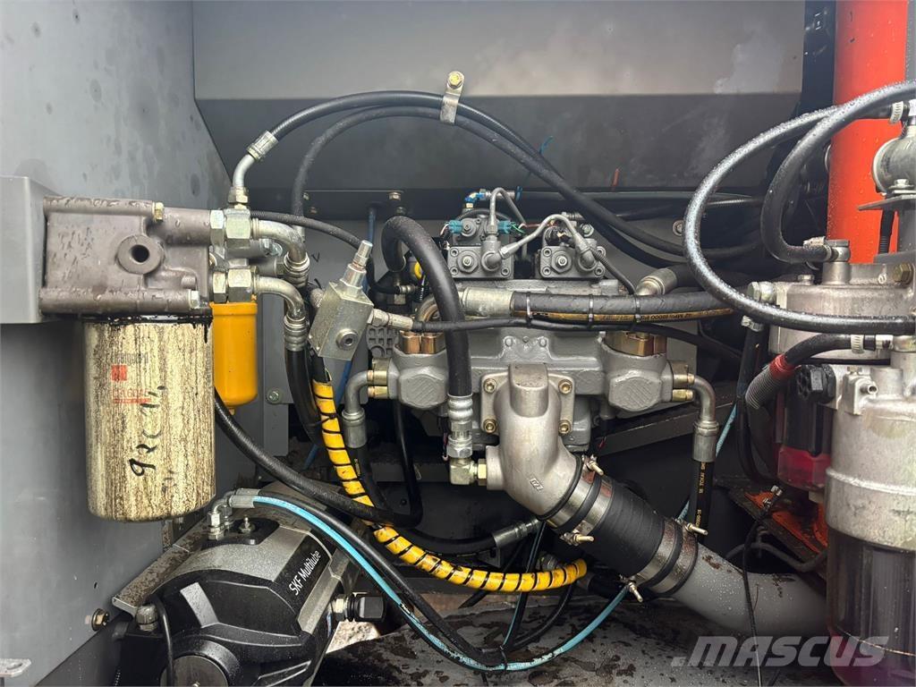 Hitachi ZX250LC-3 Roomikekskavaatorid