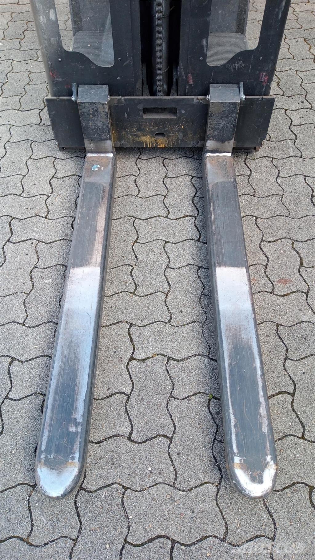 Toyota OSE100 Platvormiga virnastajad