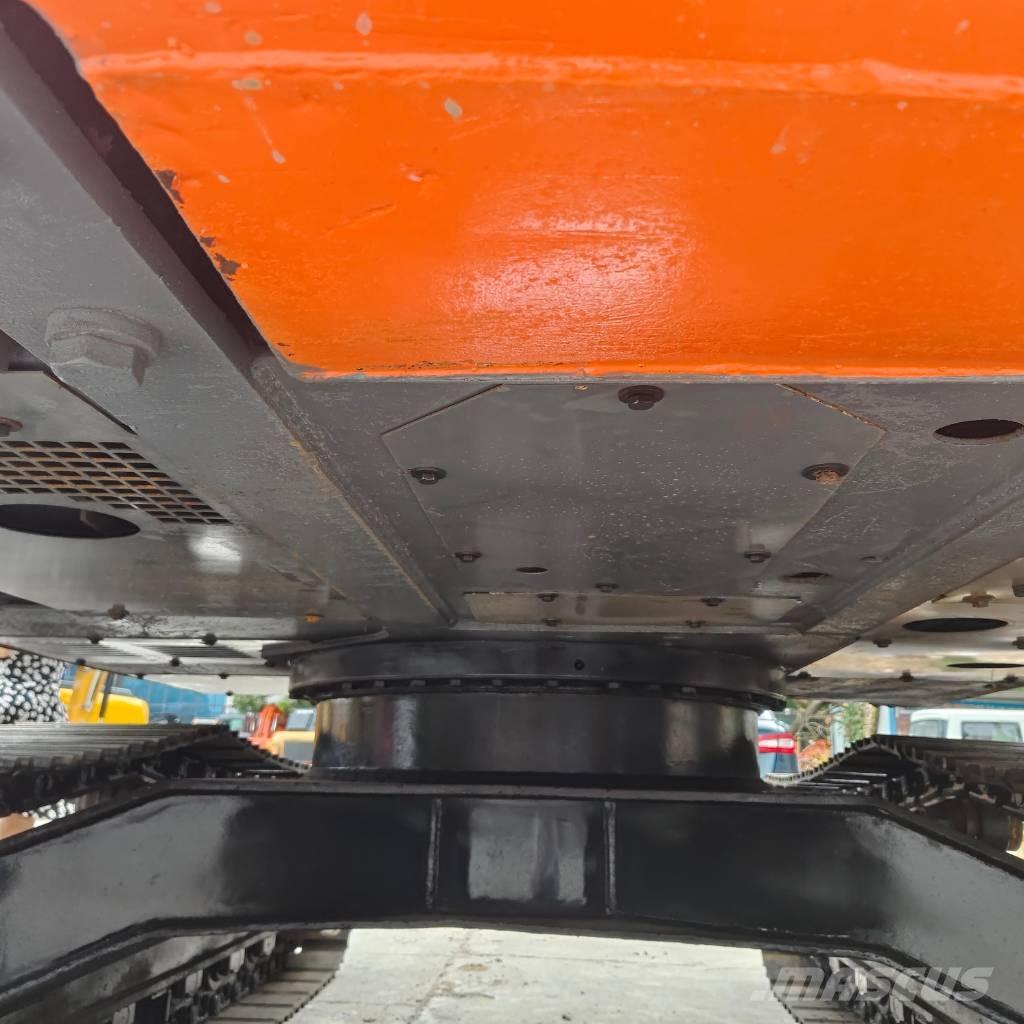 Hitachi ZX 120 Roomikekskavaatorid