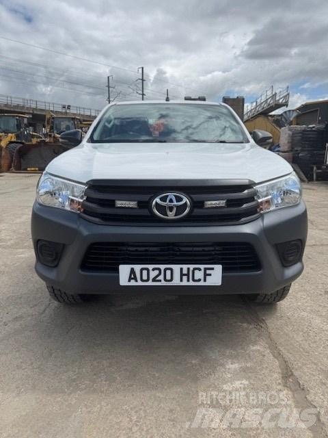 Toyota Hilux Madelkaubikud