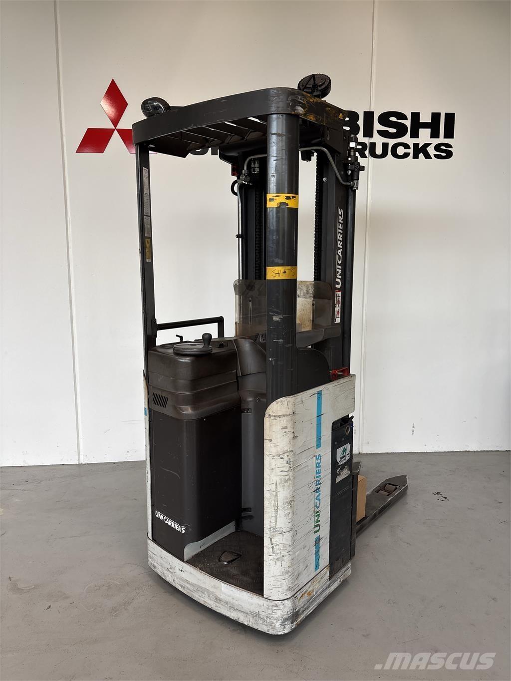 Atlet A160 Platvormiga virnastajad