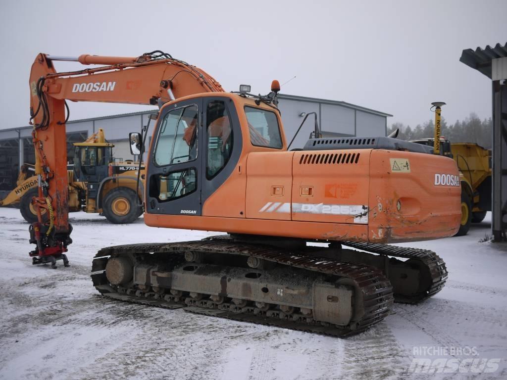 Doosan DX 225 LC Roomikekskavaatorid