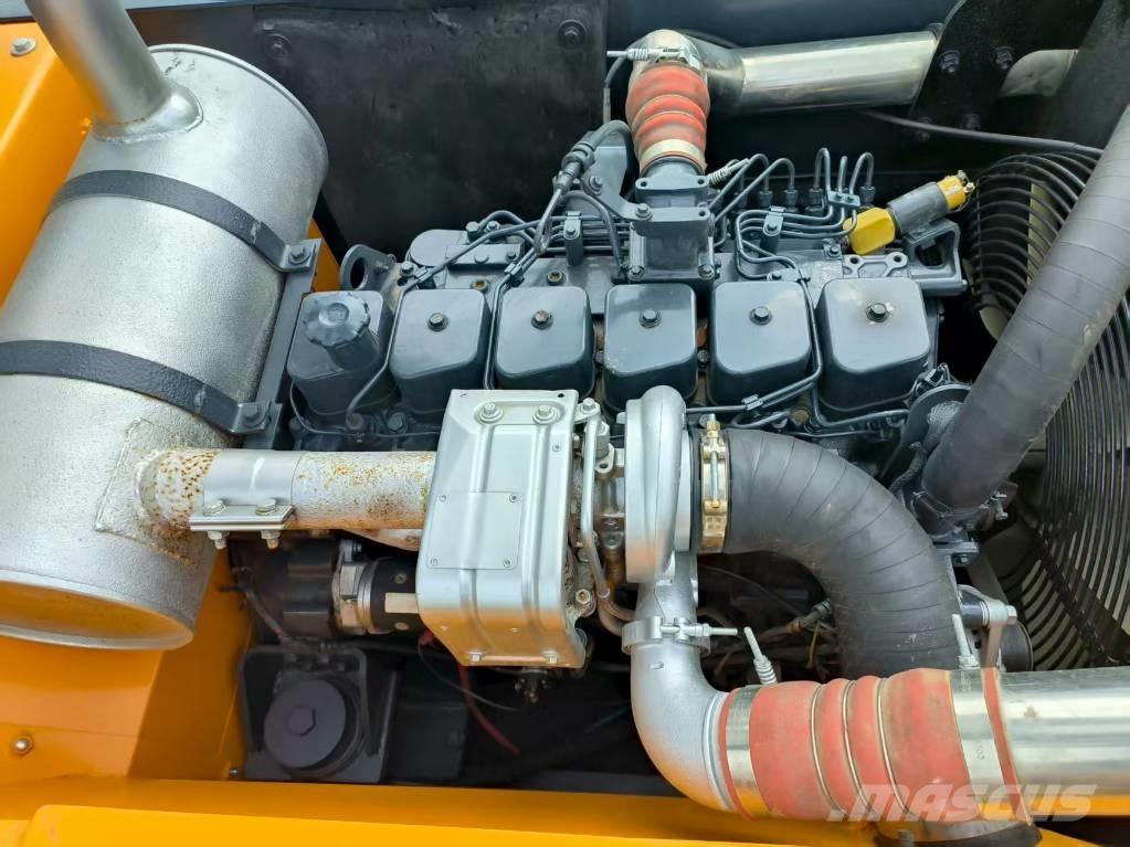 Hyundai HX 220 Roomikekskavaatorid