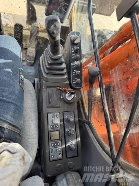 Hitachi ZX 160 W Ratasekskavaatorid