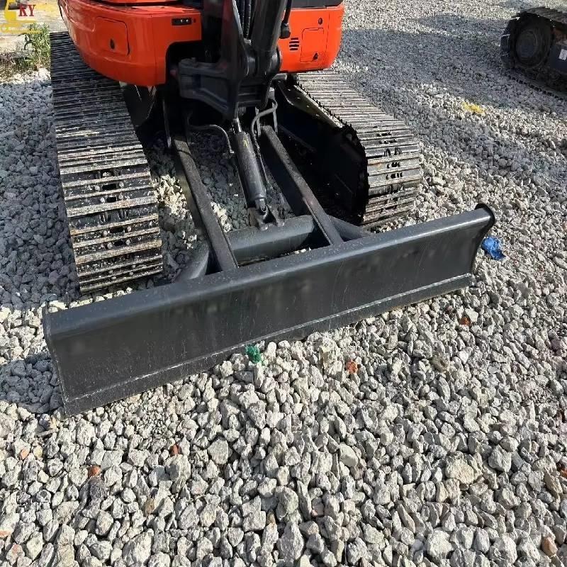 Kubota 163 Roomikekskavaatorid