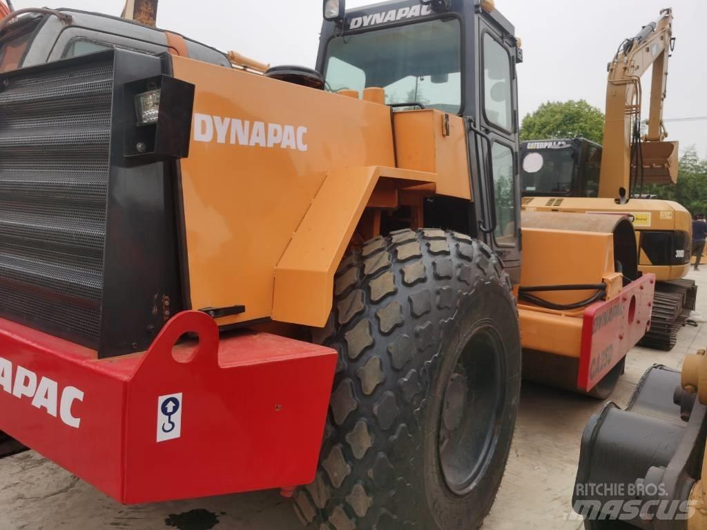 Dynapac CA 25 D Ühe trumliga rullid