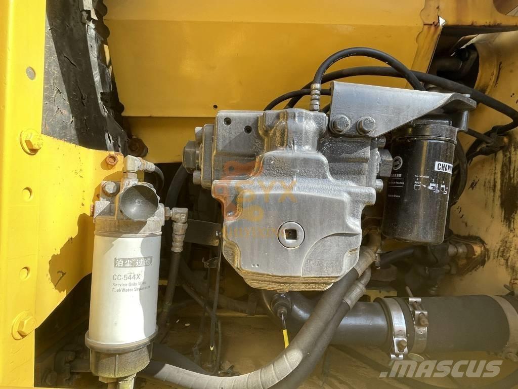 Komatsu PC 220-8 Roomikekskavaatorid