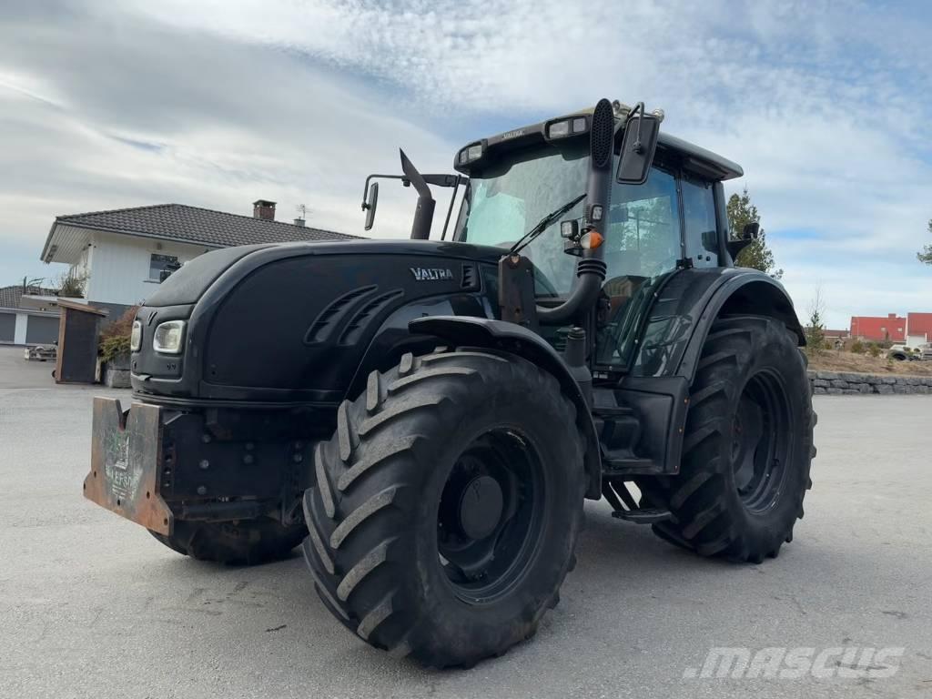 Valtra T 162 Traktorid