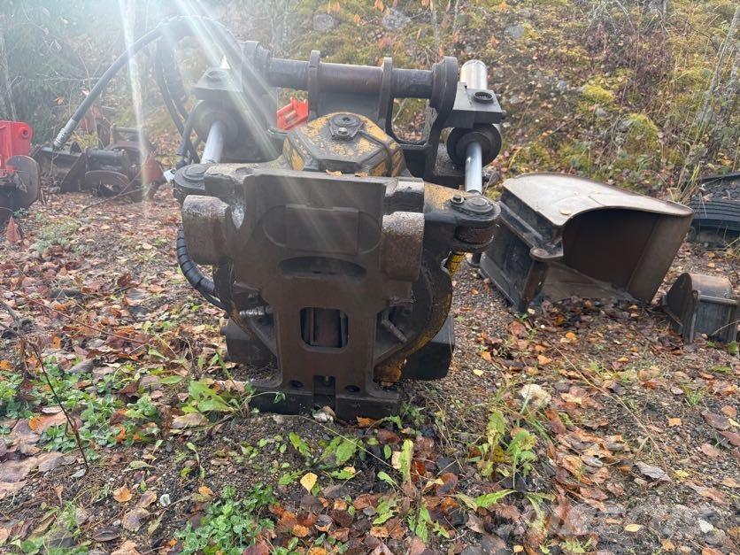 CASE CX210 Roomikekskavaatorid