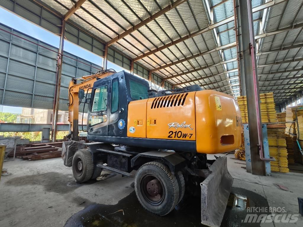 Hyundai R210w-7 Ratasekskavaatorid