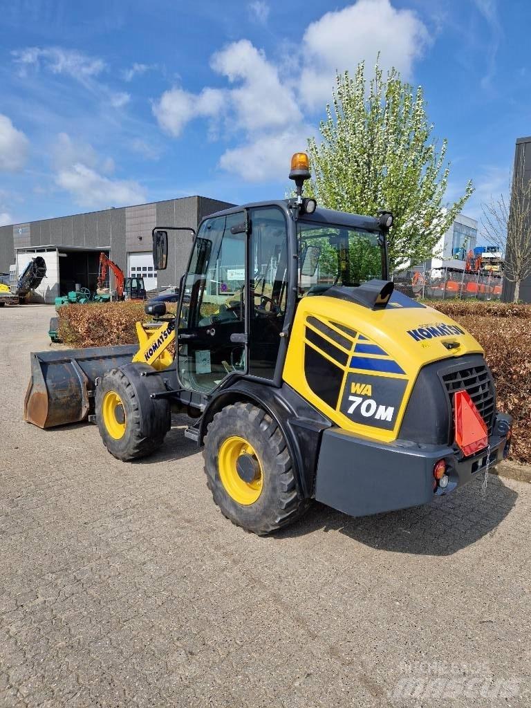 Komatsu WA70M Väikelaadurid