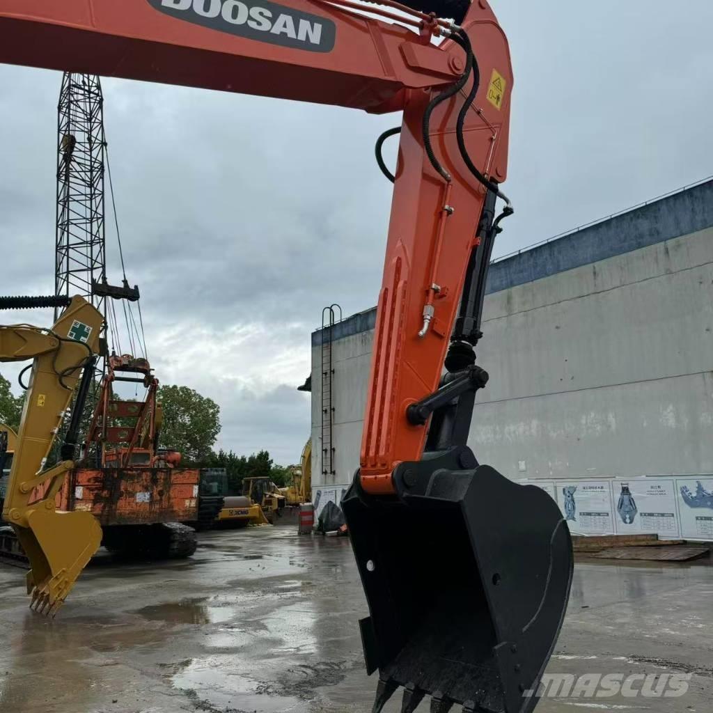 Doosan DX 225 LC Roomikekskavaatorid