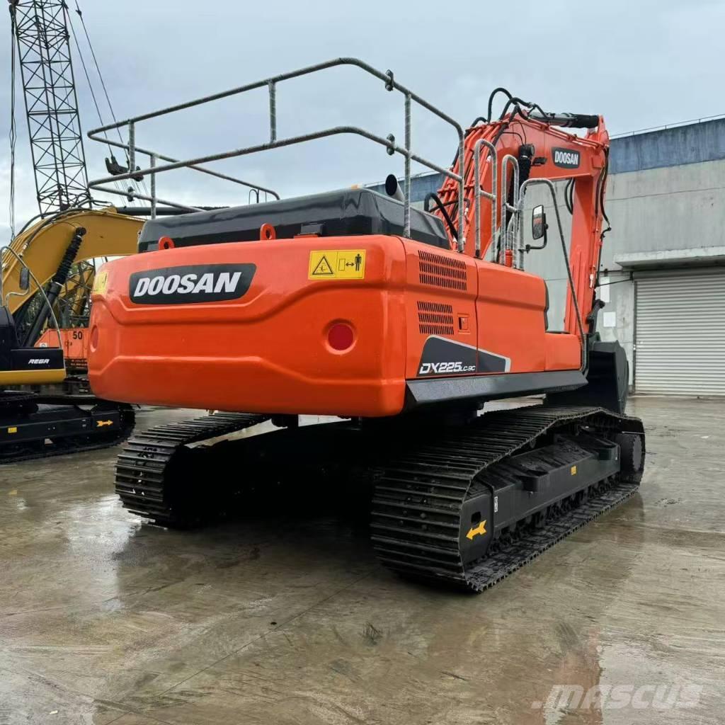 Doosan DX 225 LC Roomikekskavaatorid