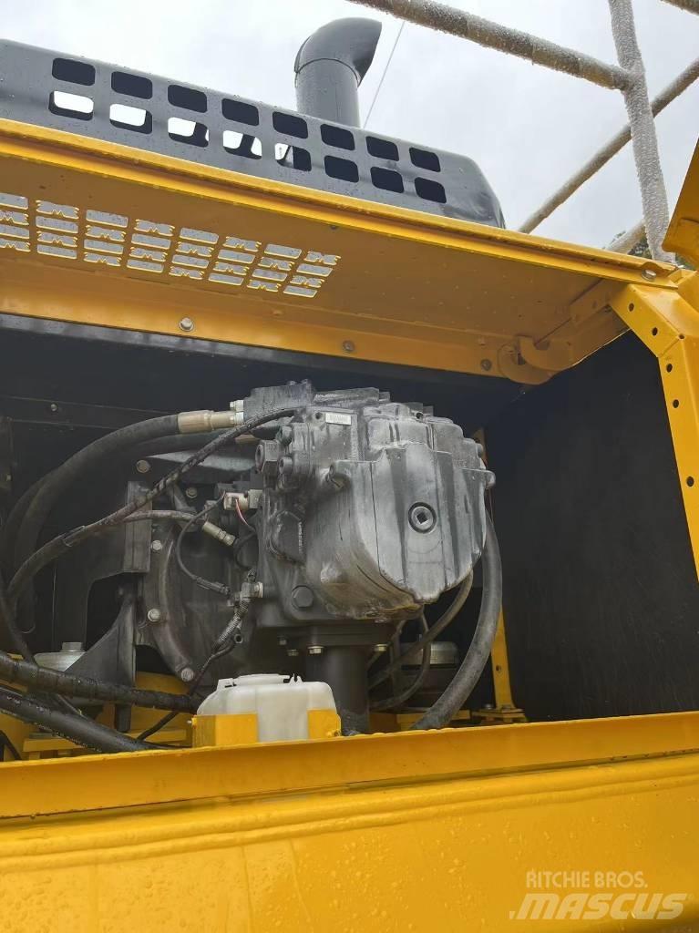 Komatsu PC 450-8 Roomikekskavaatorid