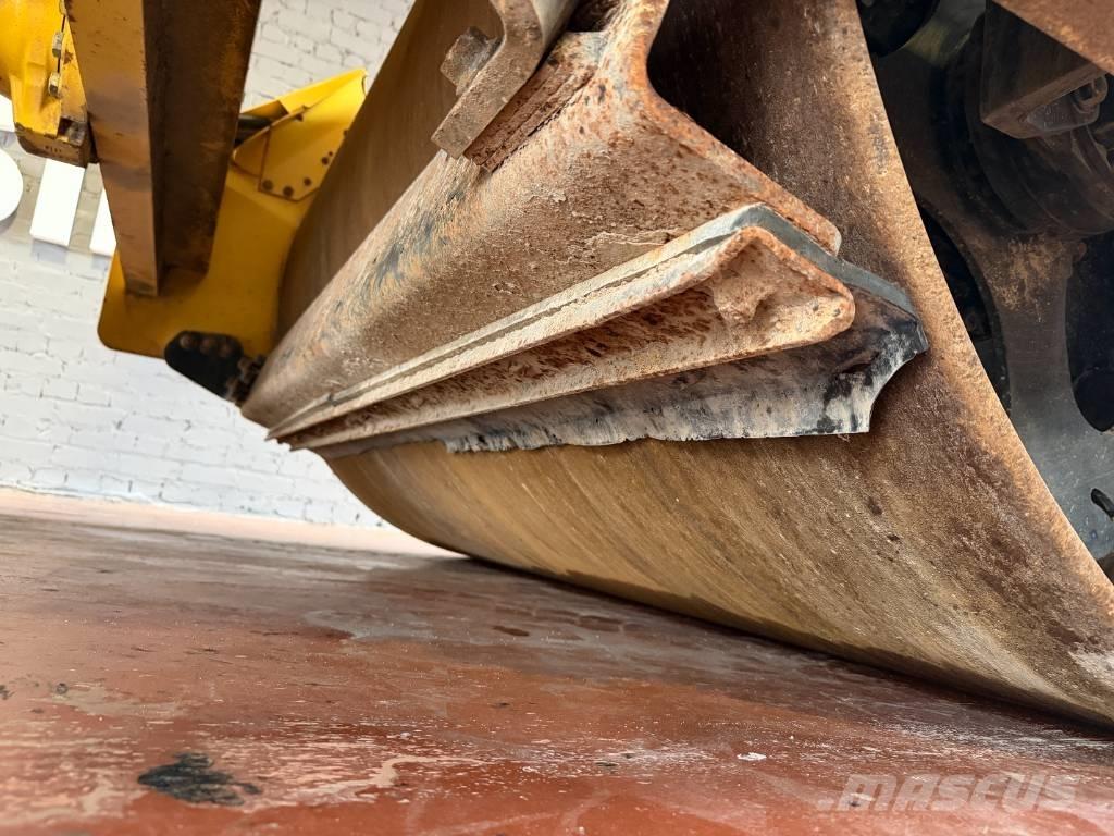 Bomag BW 211 D-4 Ühe trumliga rullid